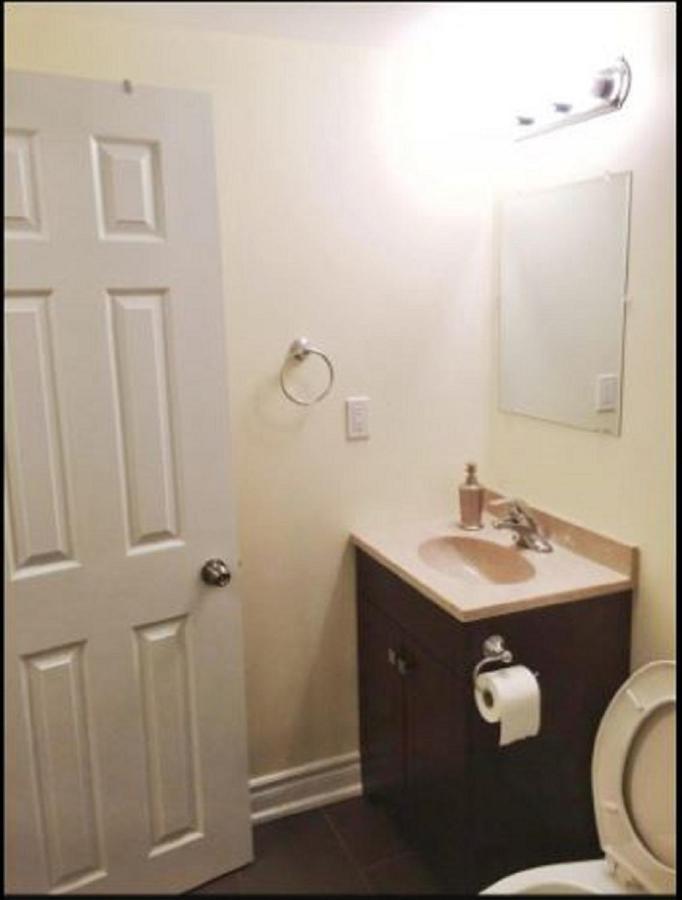 Cozy & Spacious Suite With Private Bathroom Near Toronto Airport ! Mississauga Exterior photo